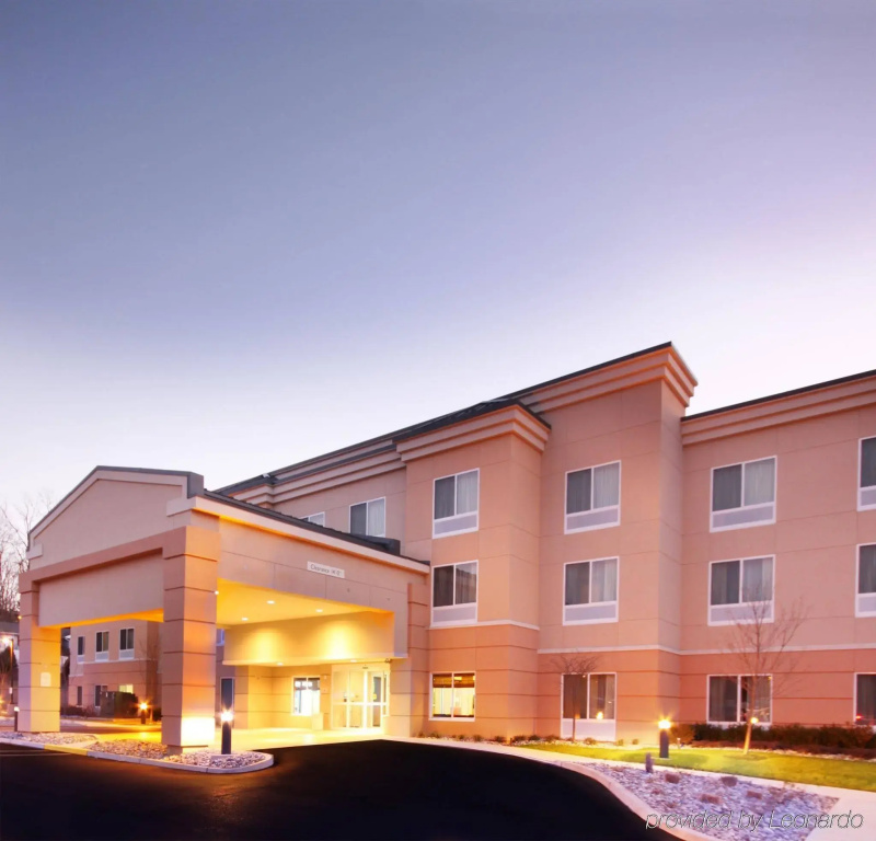 photo 1 of Fairfield Inn & Suites Mahwah
