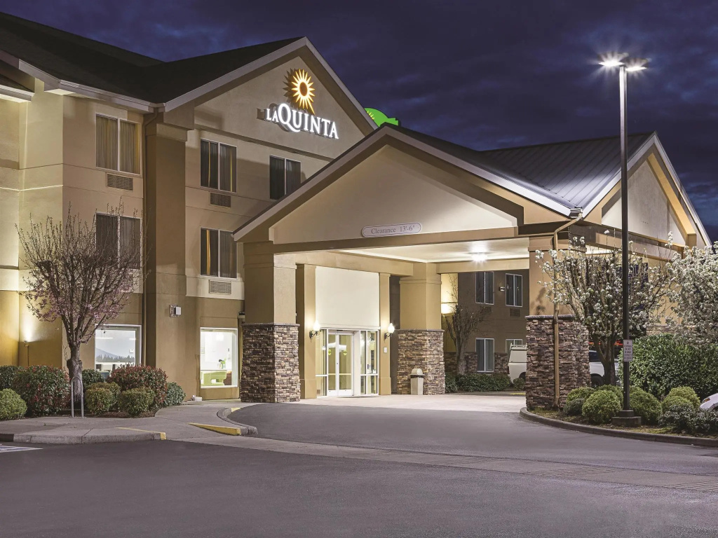 photo 1 of La Quinta Inn & Suites by Wyndham Central Point - Medford
