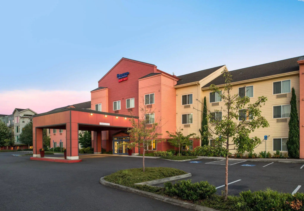 photo 1 of Fairfield Inn & Suites by Marriott Portland North