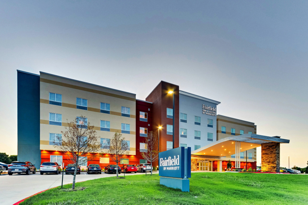 photo 1 of Fairfield Inn & Suites by Marriott Dallas Love Field