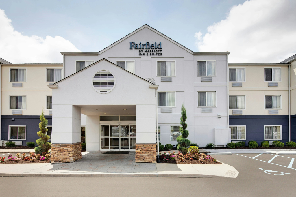 photo 1 of Fairfield Inn and Suites by Marriott Indianapolis Airport