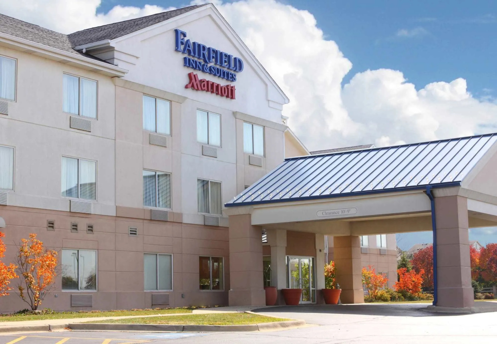 photo 1 of Fairfield Inn and Suites By Marriott St Charles