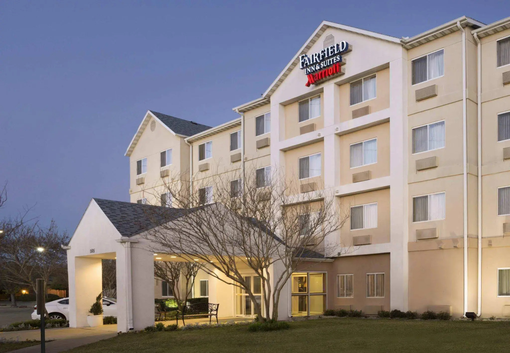 photo 1 of Fairfield Inn & Suites Fort Worth University Drive