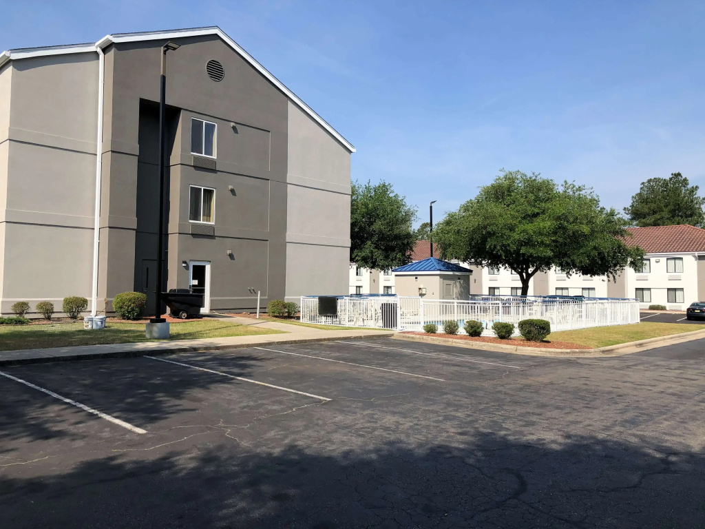 photo 1 of Country Inn & Suites by Radisson, Fayetteville I-95, NC