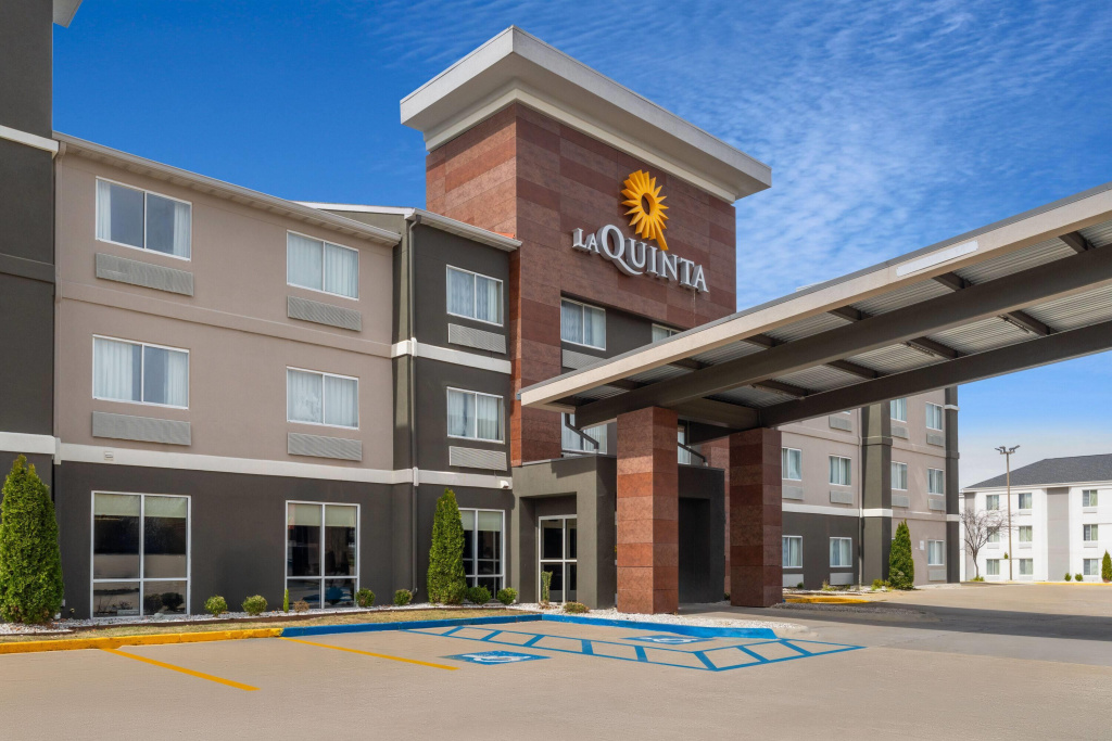 photo 1 of La Quinta Inn & Suites by Wyndham Fayetteville