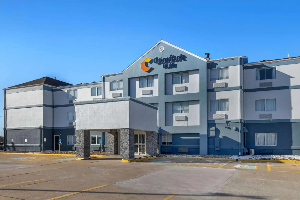 photo 1 of Comfort Inn Davenport East - Bettendorf