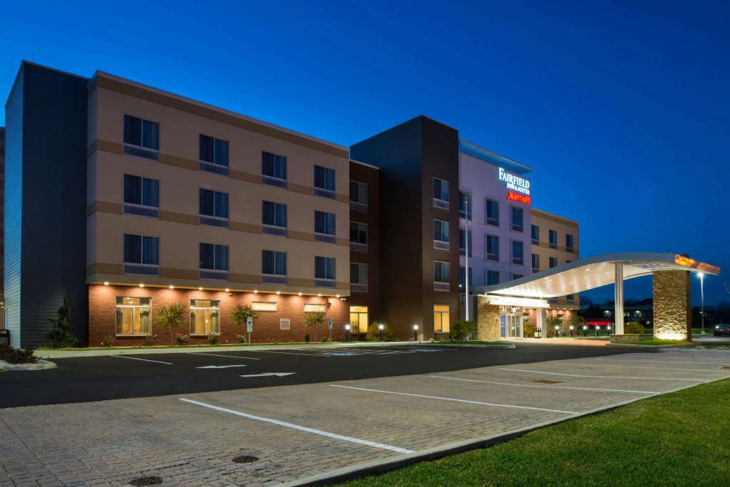 photo 1 of Fairfield Inn and Suites by Marriott Akron Stow