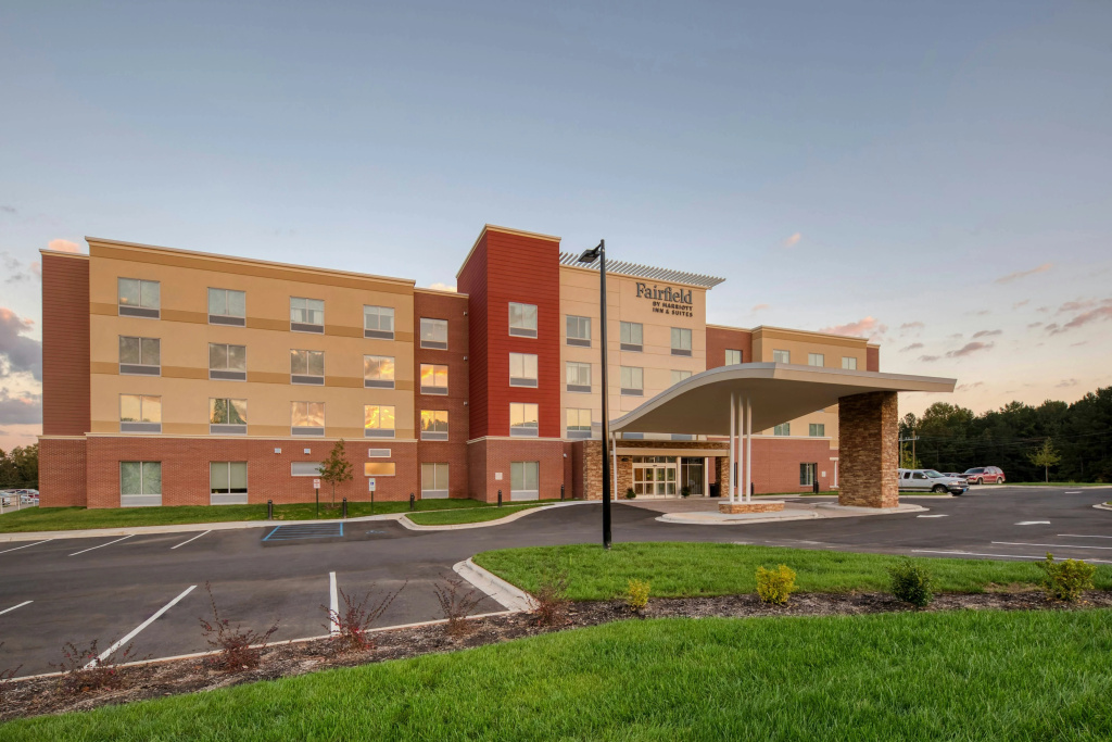 photo 1 of Fairfield Inn & Suites by Marriott Charlotte Belmont