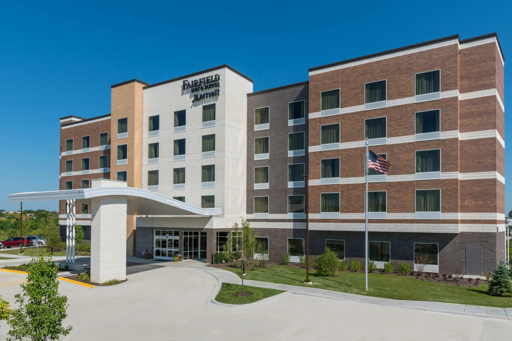 photo 1 of Fairfield Inn & Suites by Marriott Chicago Schaumburg