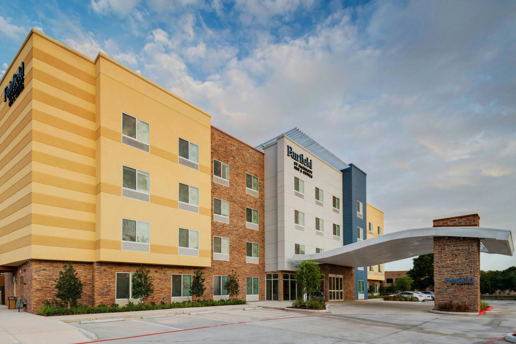 photo 1 of Fairfield Inn & Suites by Marriott Houston Missouri City