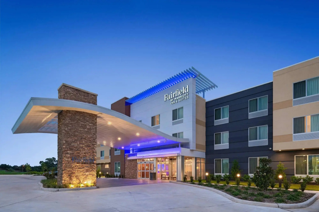 photo 1 of Fairfield Inn & Suites by Marriott Houston Richmond