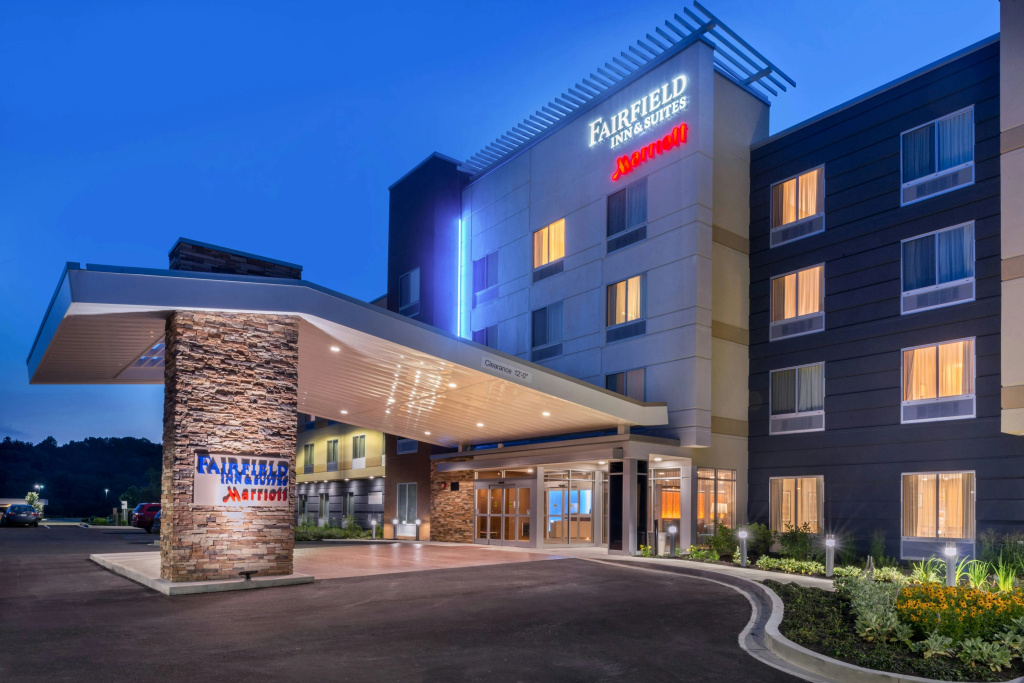 photo 1 of Fairfield Inn & Suites by Marriott Huntington