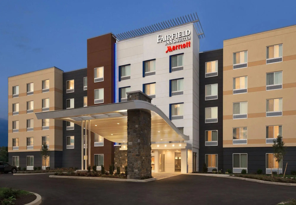 photo 1 of Fairfield Inn & Suites Lancaster East at The Outlets