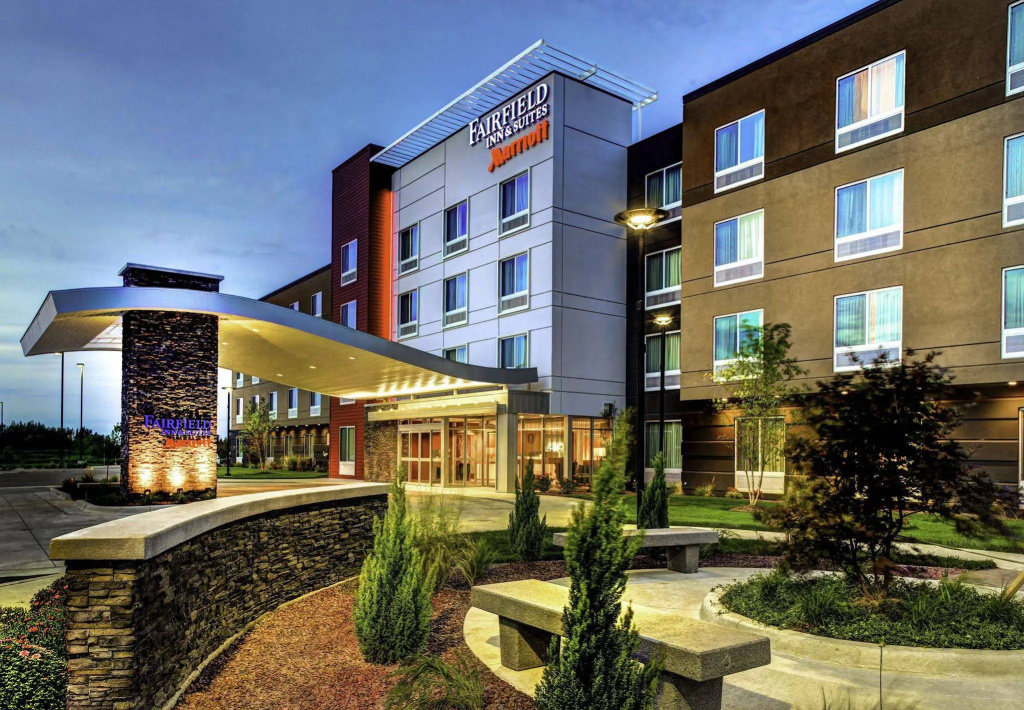 photo 1 of Fairfield Inn & Suites Lansing at Eastwood