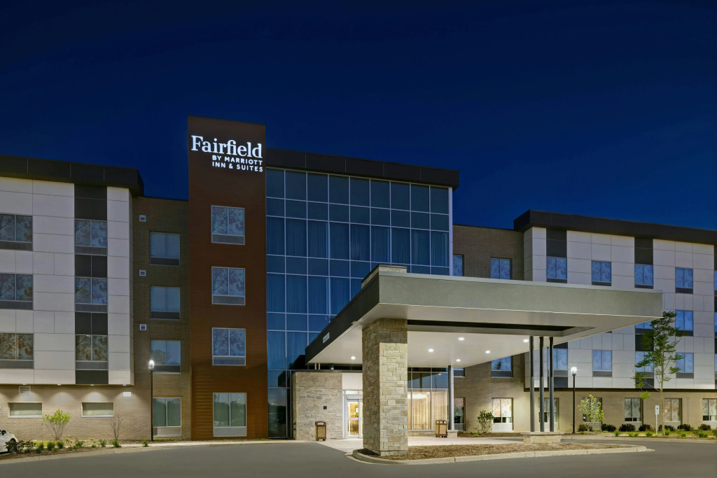photo 1 of Fairfield Inn & Suites by Marriott Milwaukee Brookfield