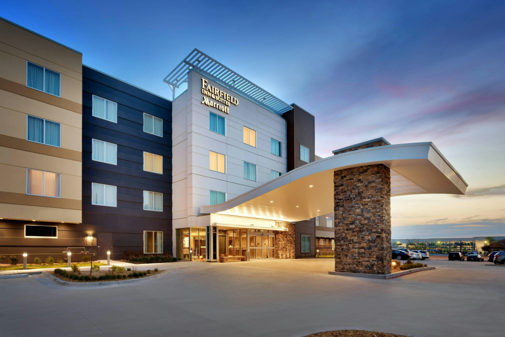 photo 1 of Fairfield Inn & Suites by Marriott Springfield North