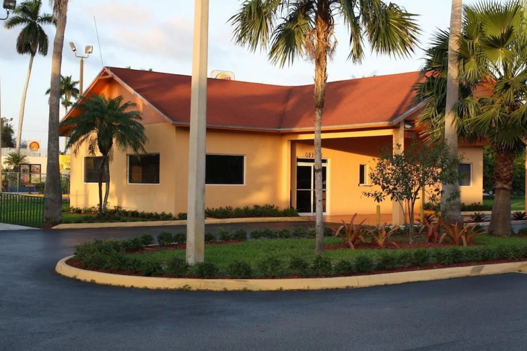 photo 1 of Fairway Inn Florida City Homestead Everglades