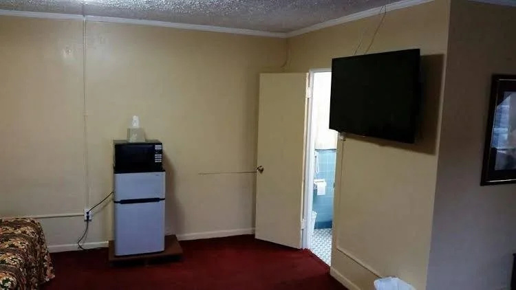 photo 1 of Fairway Inn