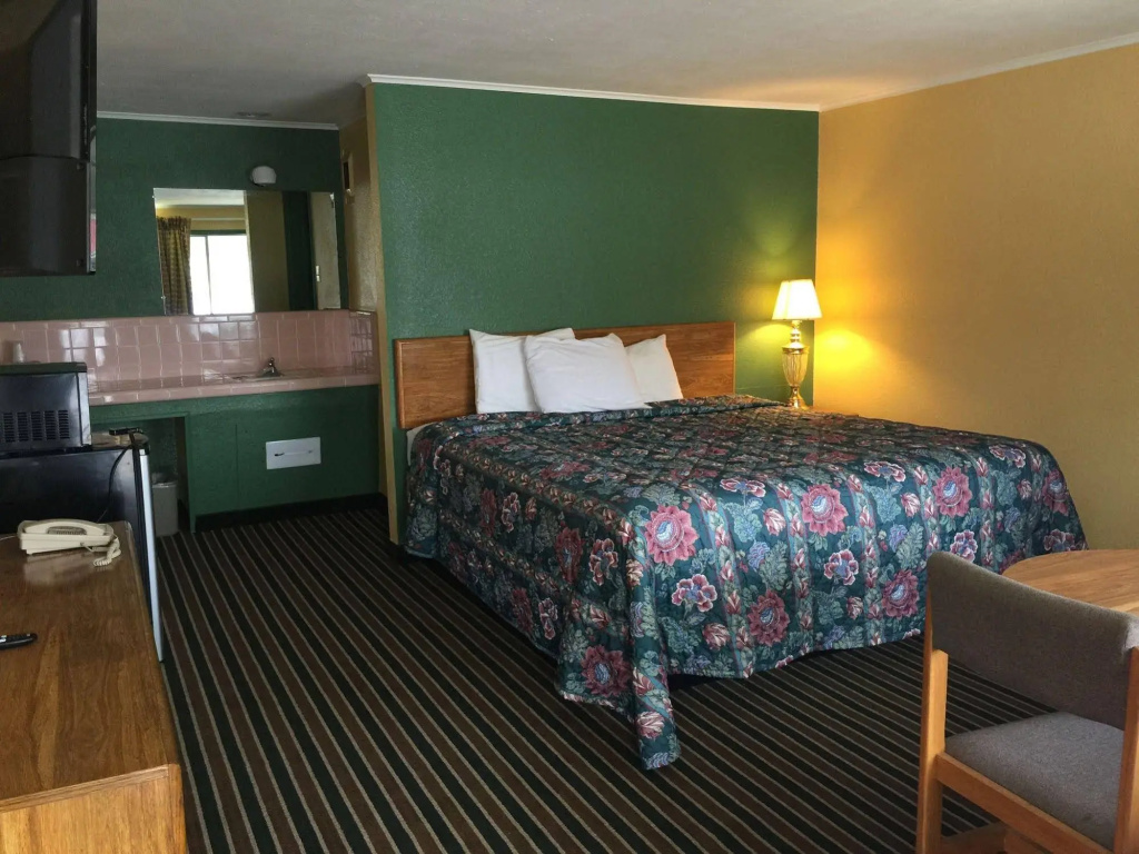 photo 1 of Family Budget Inn Harrison