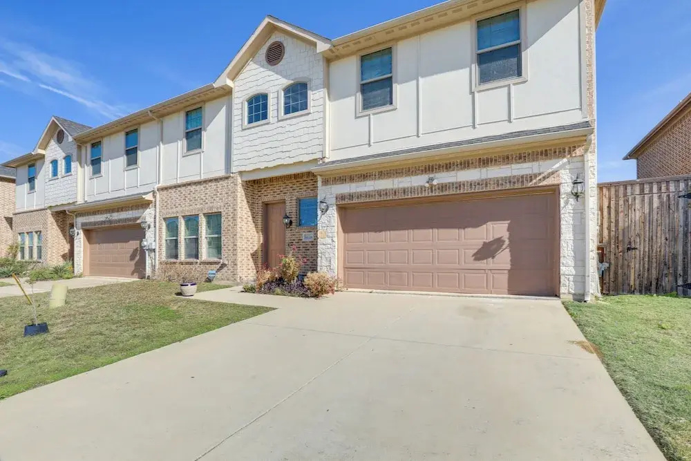 photo 1 of Family-friendly Irving Townhome w/ Yard!