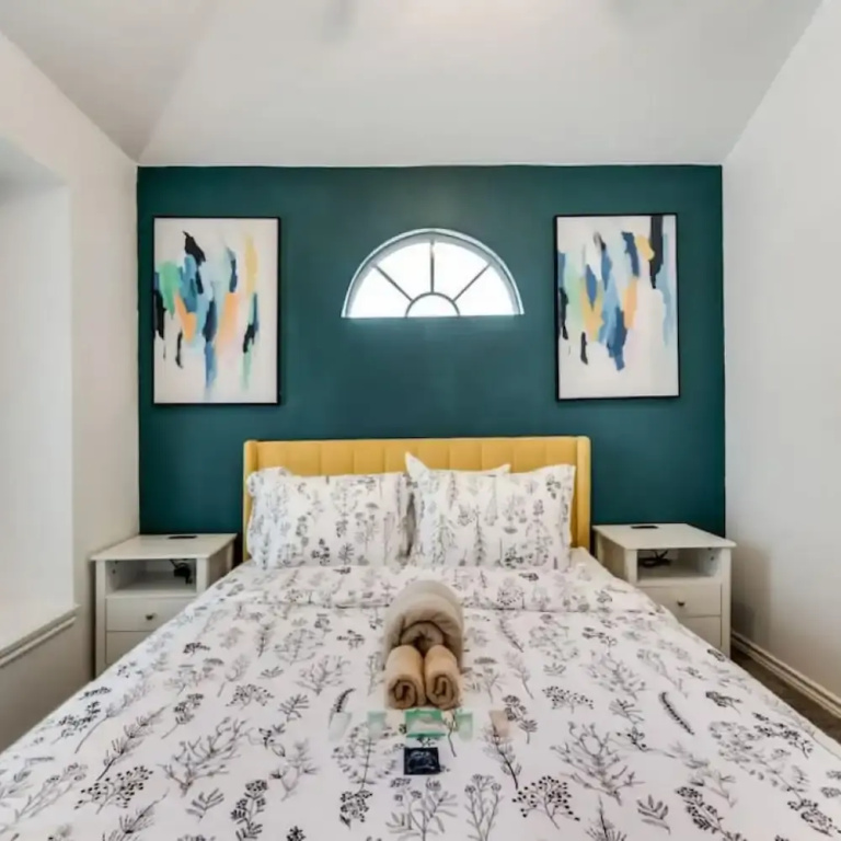 photo 1 of Family Business Retreat King Bed Top Amenities