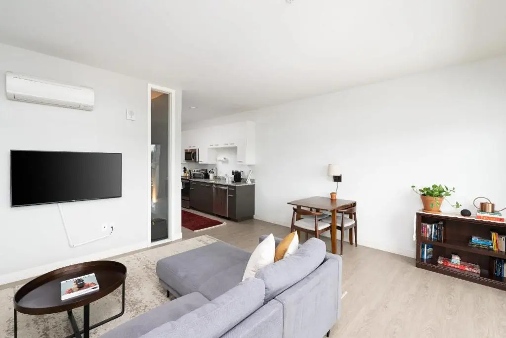 photo 1 of Flexhome Walker's Point 1BR Q1