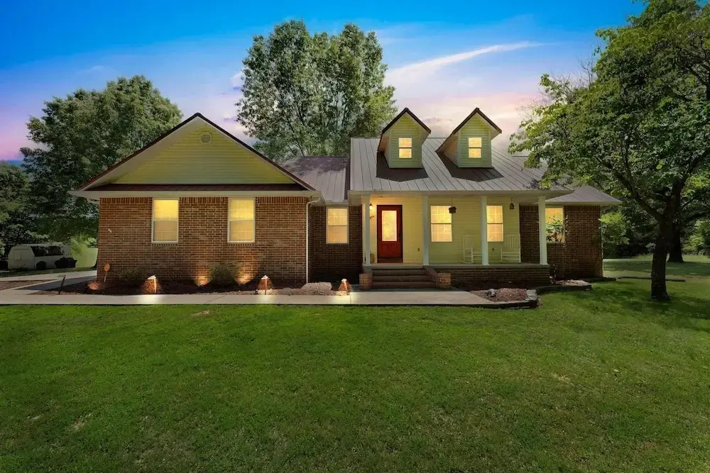 photo 1 of Flippin Haven: Spacious & Cozy Retreat 3 Bedroom Home