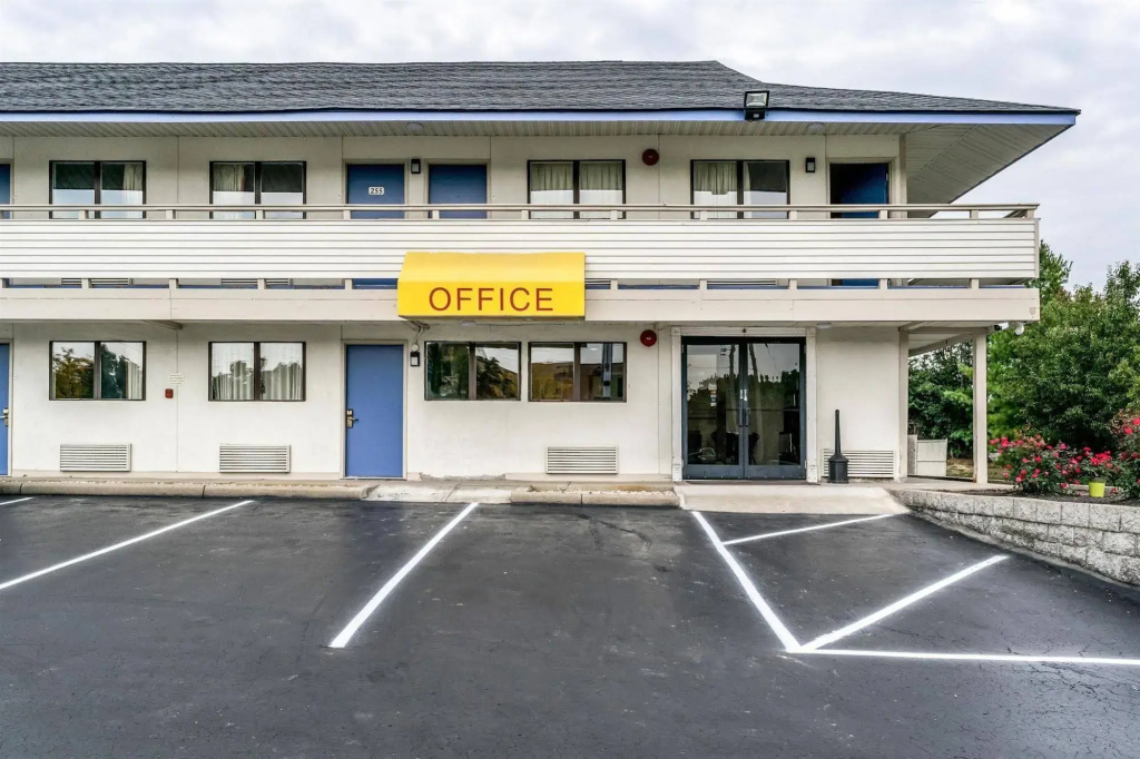 photo 1 of Motel 6 Florence, KY - Cincinnati Airport