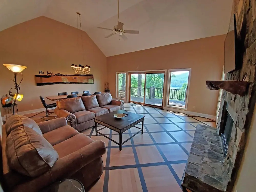 photo 1 of Fontana Lakeview Escape 4 Bedroom Home