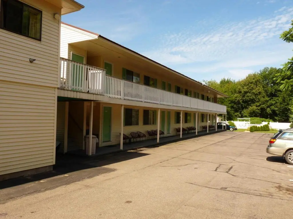 photo 1 of Footbridge North Hotel