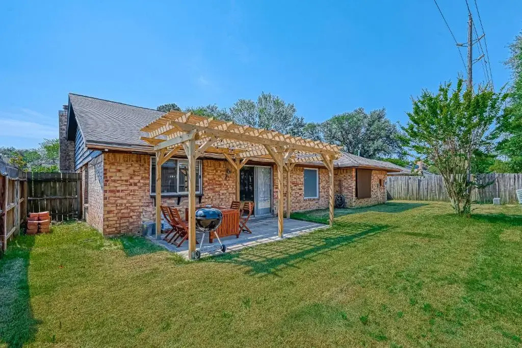 photo 1 of Fort Happy in Katy, 4BR 2 BT, Work-cation, Pet Friendly