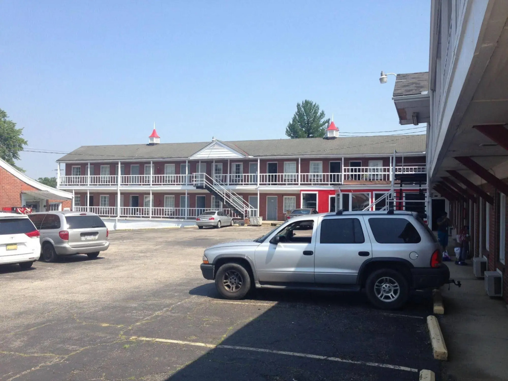 photo 1 of Four Keys Inn