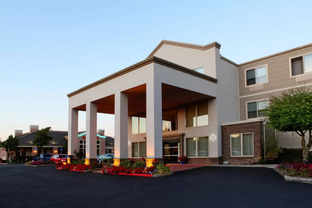 photo 1 of Four Points By Sheraton Portland East