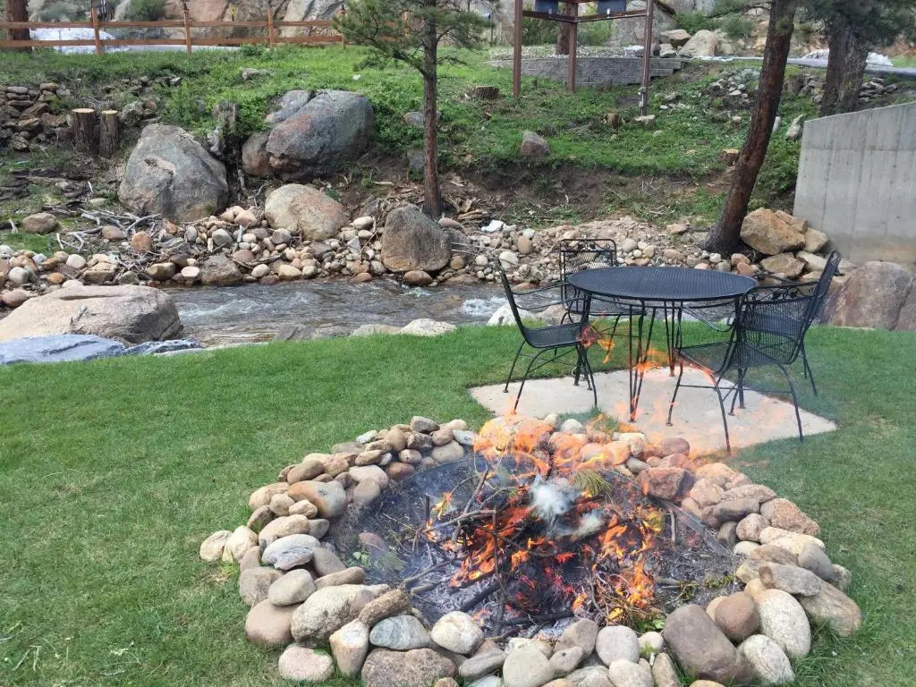 photo 1 of 4 Seasons Inn on Fall River