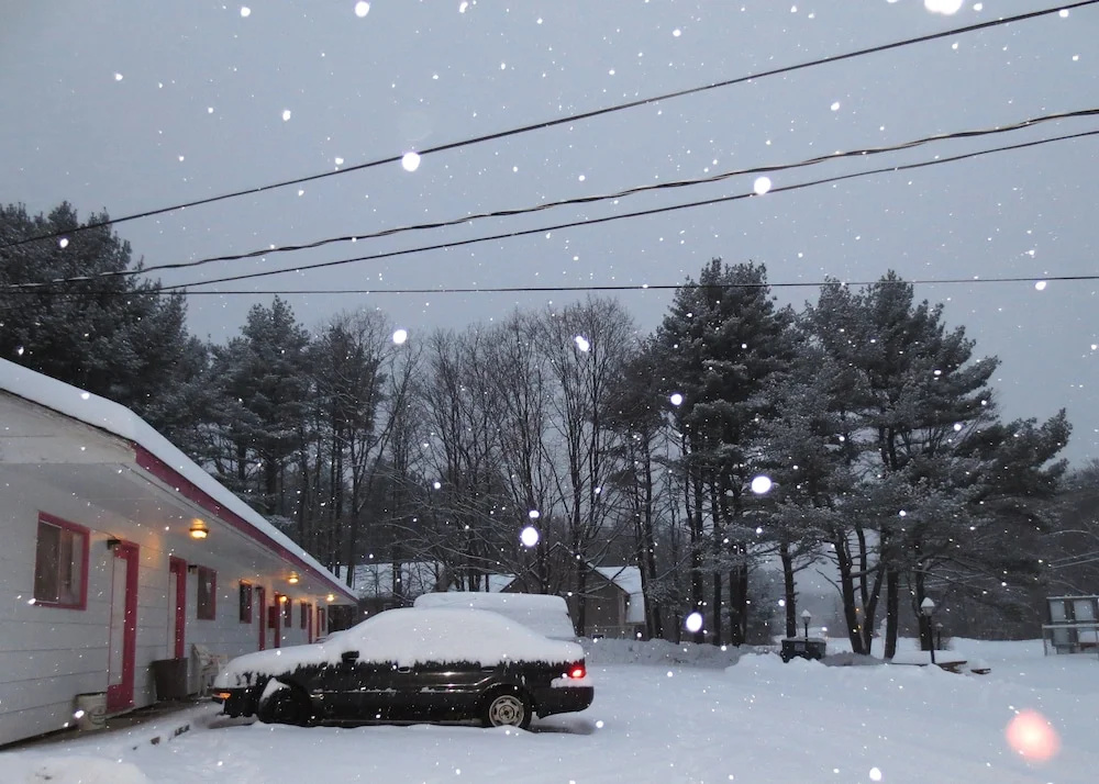 photo 1 of Four Seasons Motel