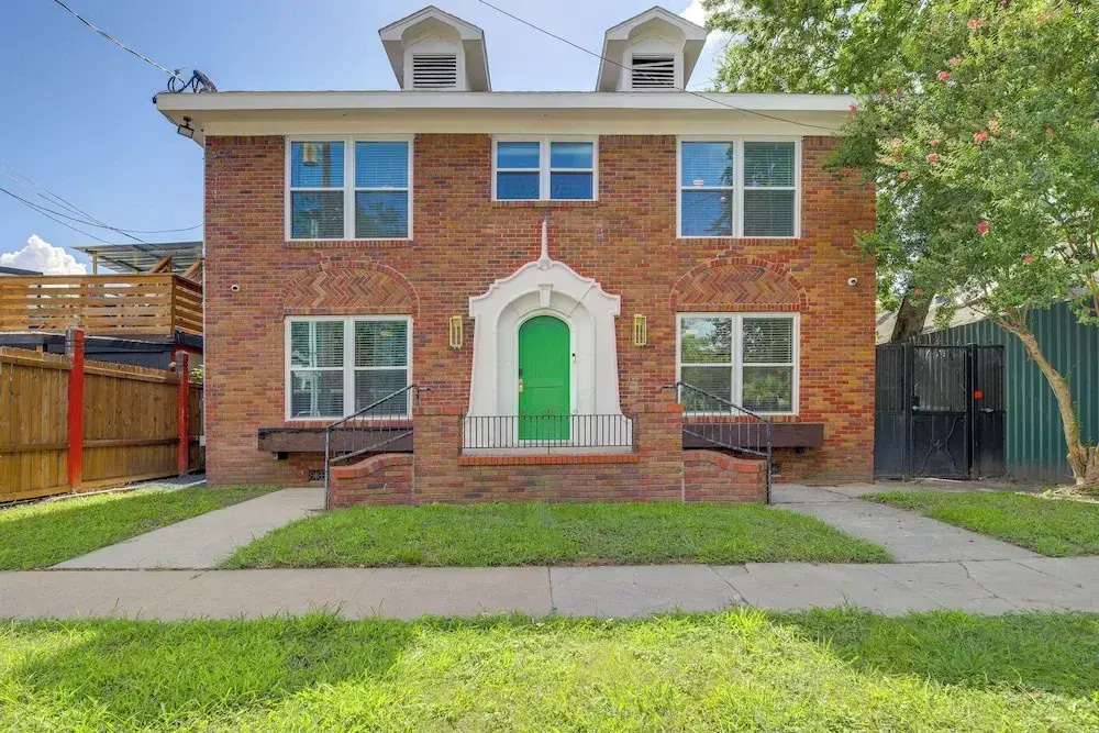 photo 1 of 1 Mi to Dtwn, 8 Mi to Nrg! Fourth Ward Apt w/ W&D