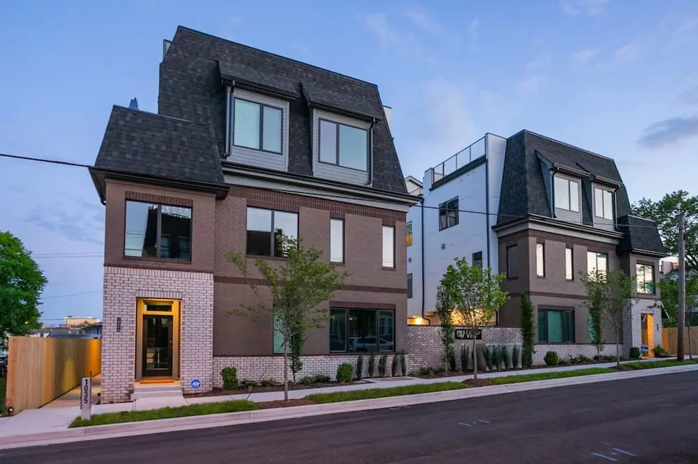 photo 1 of Franklin by Avantstay Trendy Townhouse in Great Location w/ Private Roof Top Patio