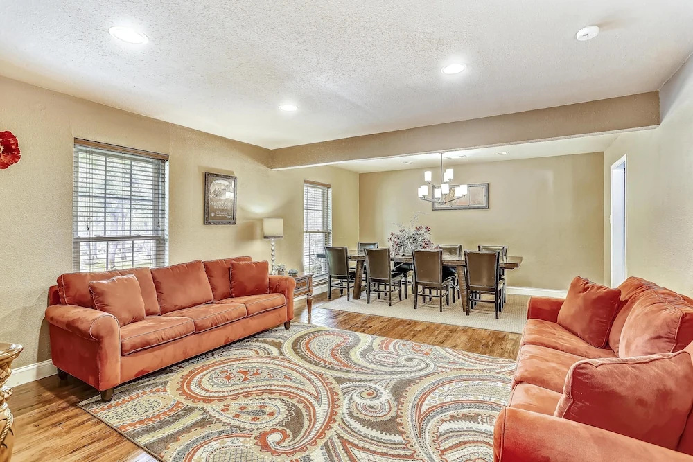 photo 1 of Franklin Mansion - Huge Near Stadiums W/pool & Hot Tub 5 Bedroom Estate