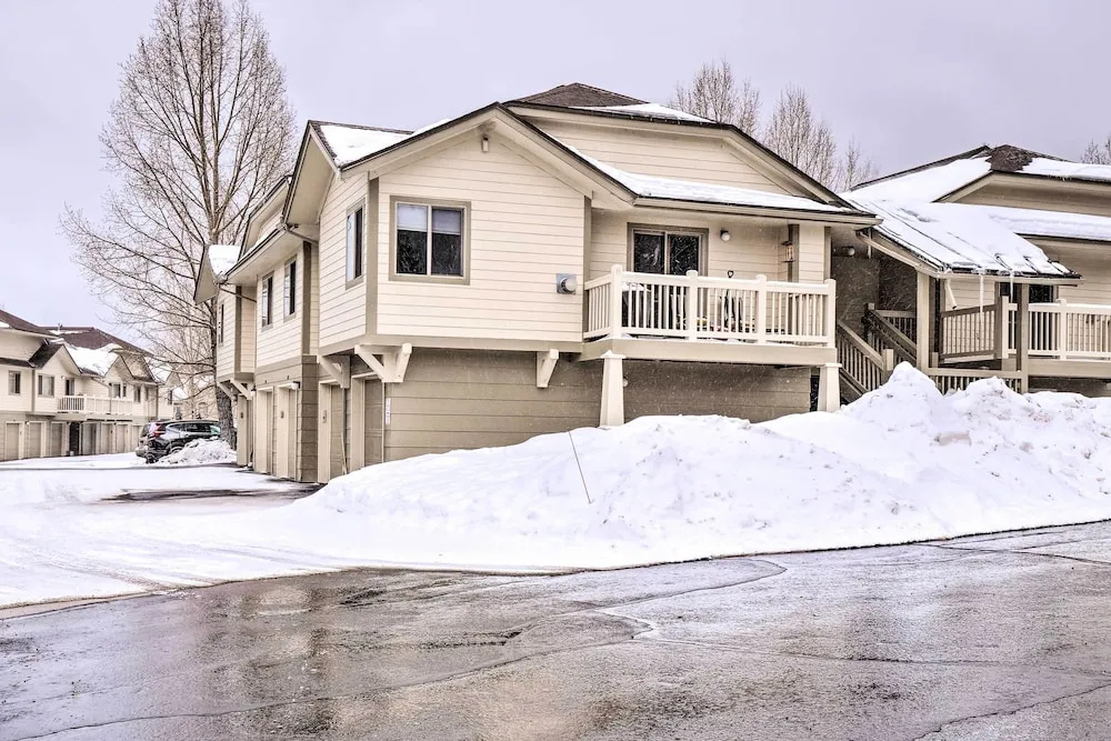 photo 1 of Frisco Condo w/ 2 Hot Tubs: Steps to Lake Dillon