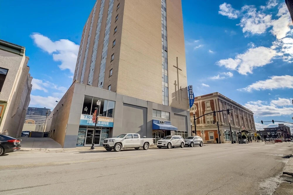 photo 1 of FRONTDESK Vue at 3rd St Apts Downtown Louisville