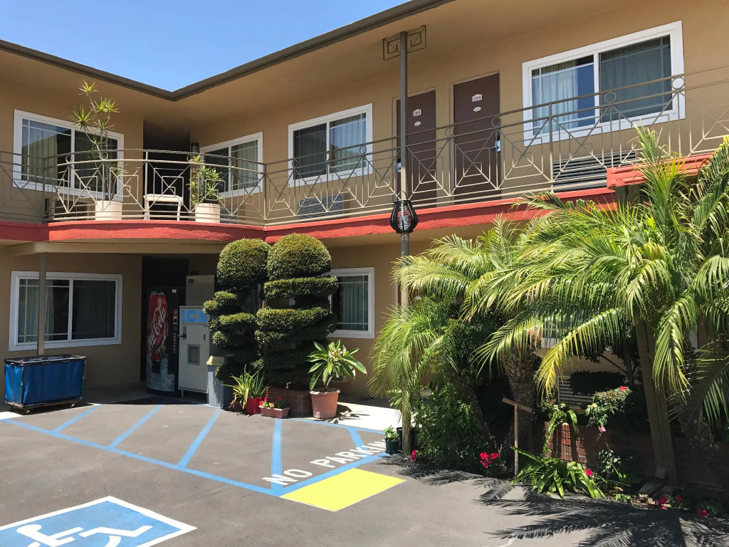 photo 1 of Fullerton Lodge