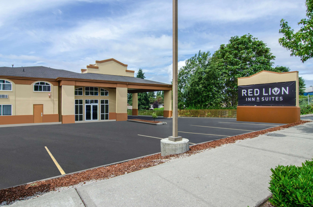 photo 1 of Red Lion Inn & Suites Des Moines