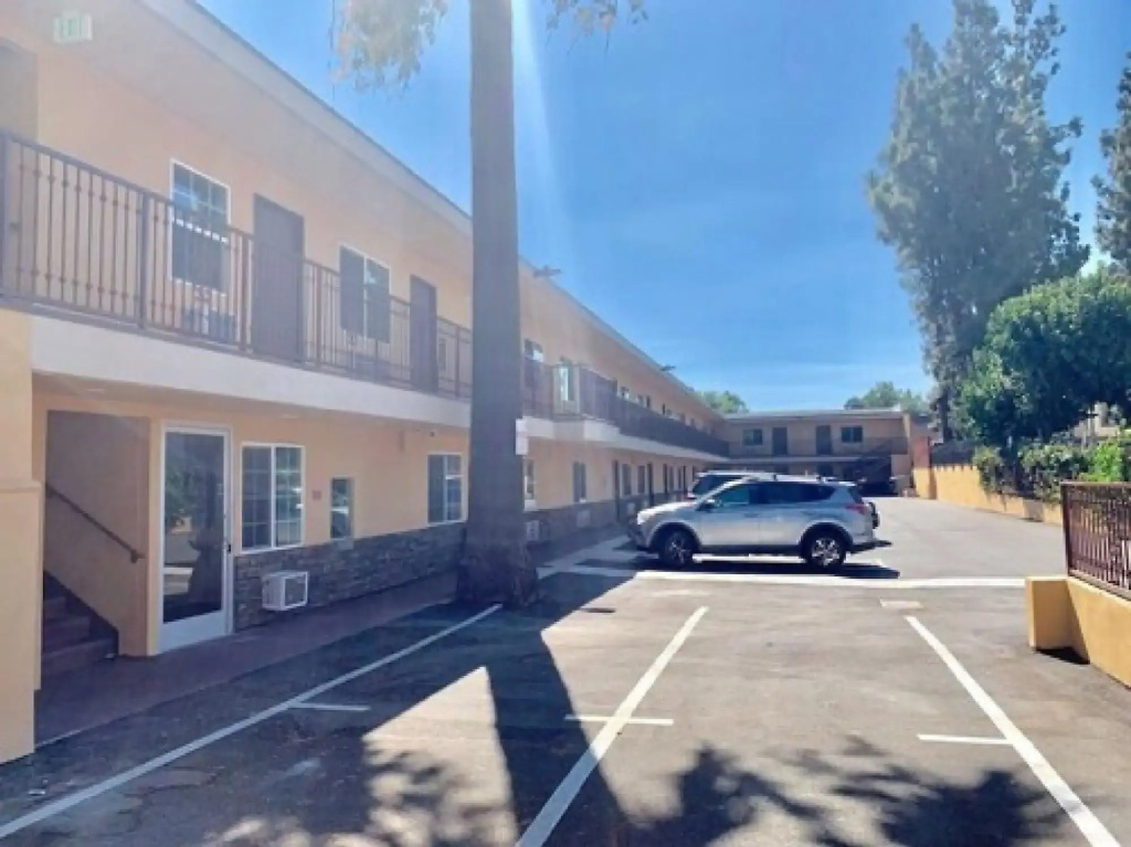 photo 1 of Garey Motel