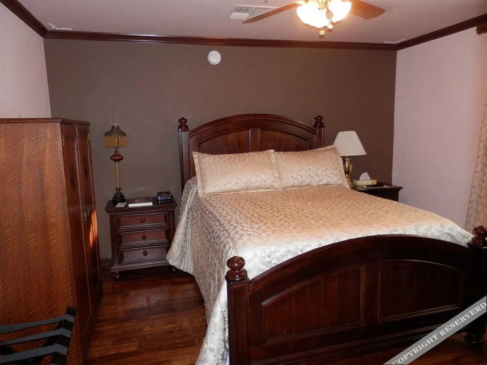 photo 1 of GasLight Inn