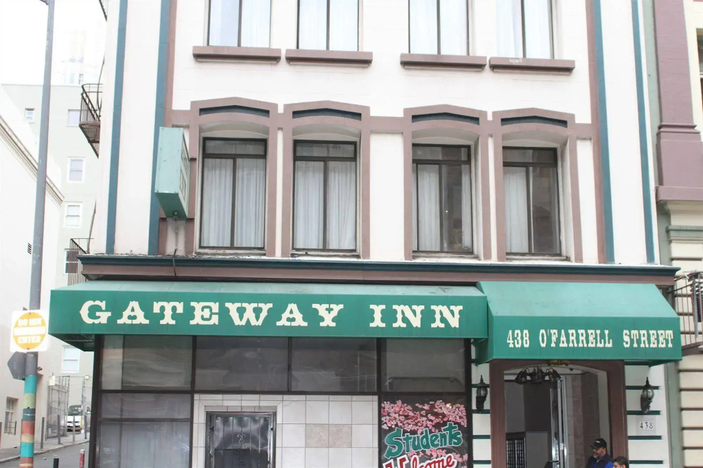 photo 1 of Gateway Inn