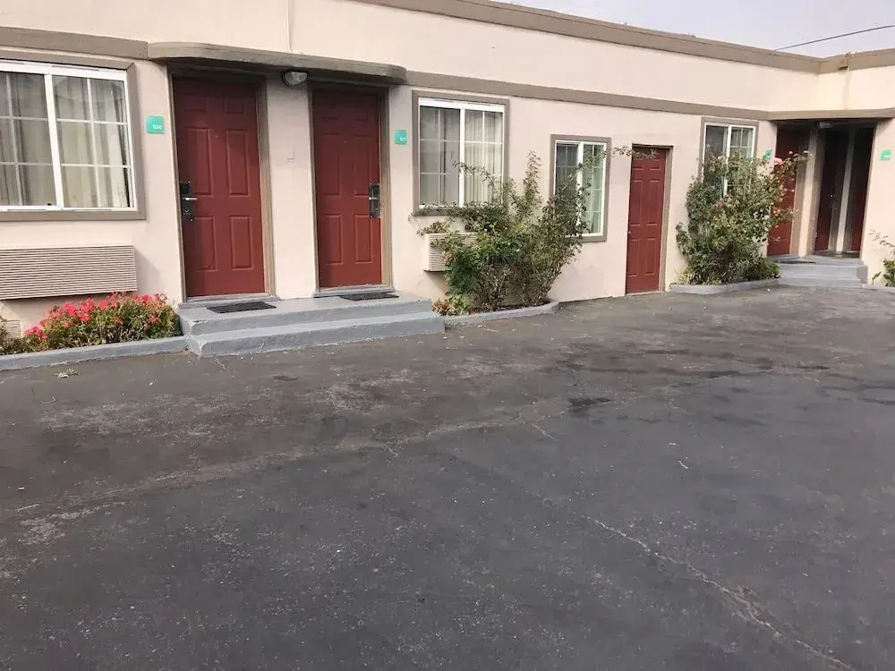 photo 1 of Geneva Motel Daly City
