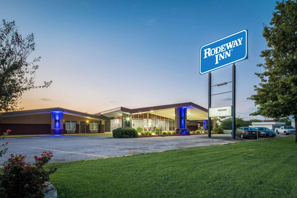 photo 1 of Rodeway Inn Georgetown