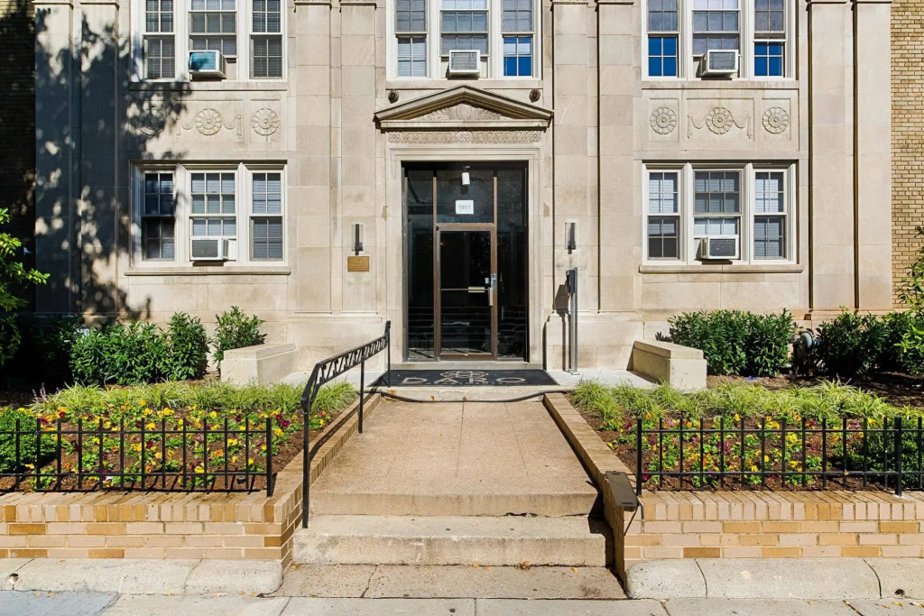 photo 1 of Ginosi Dupont Circle Apartel