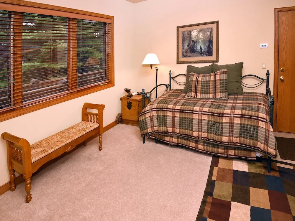photo 1 of Glacier Court 1844 B