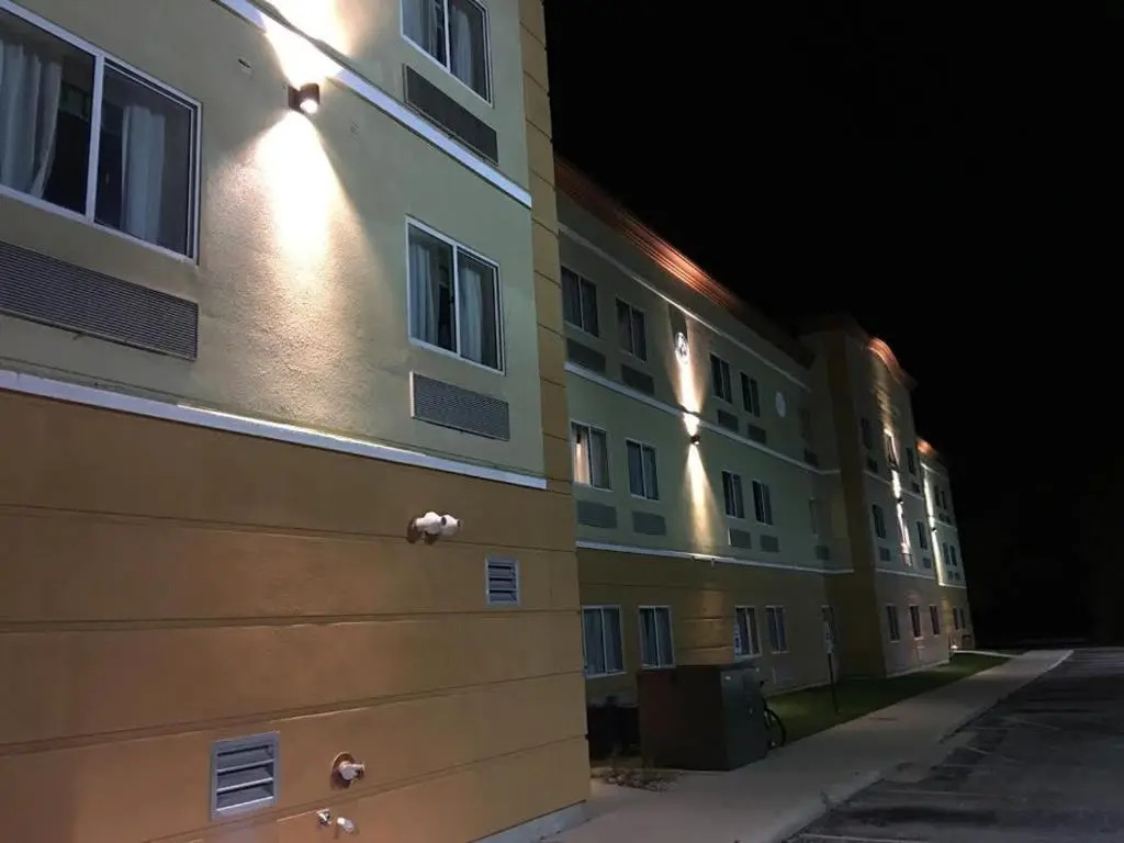 photo 1 of The Armada Inn & Suites Glendale Heights